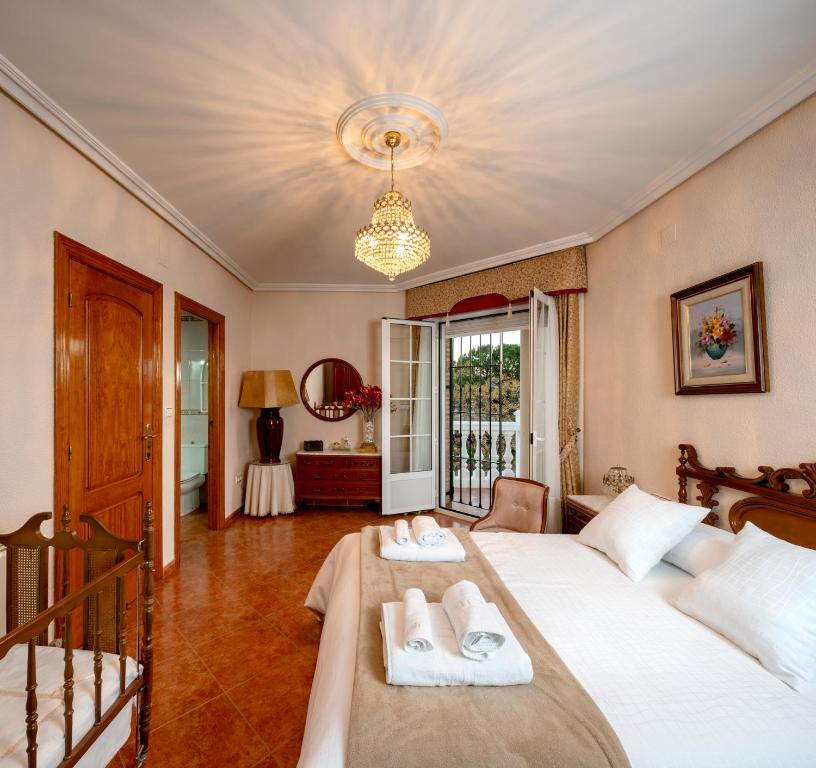 Dormitorio principal con balcón